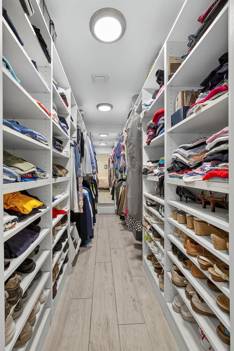 HORSESHOE ACRES - Residential