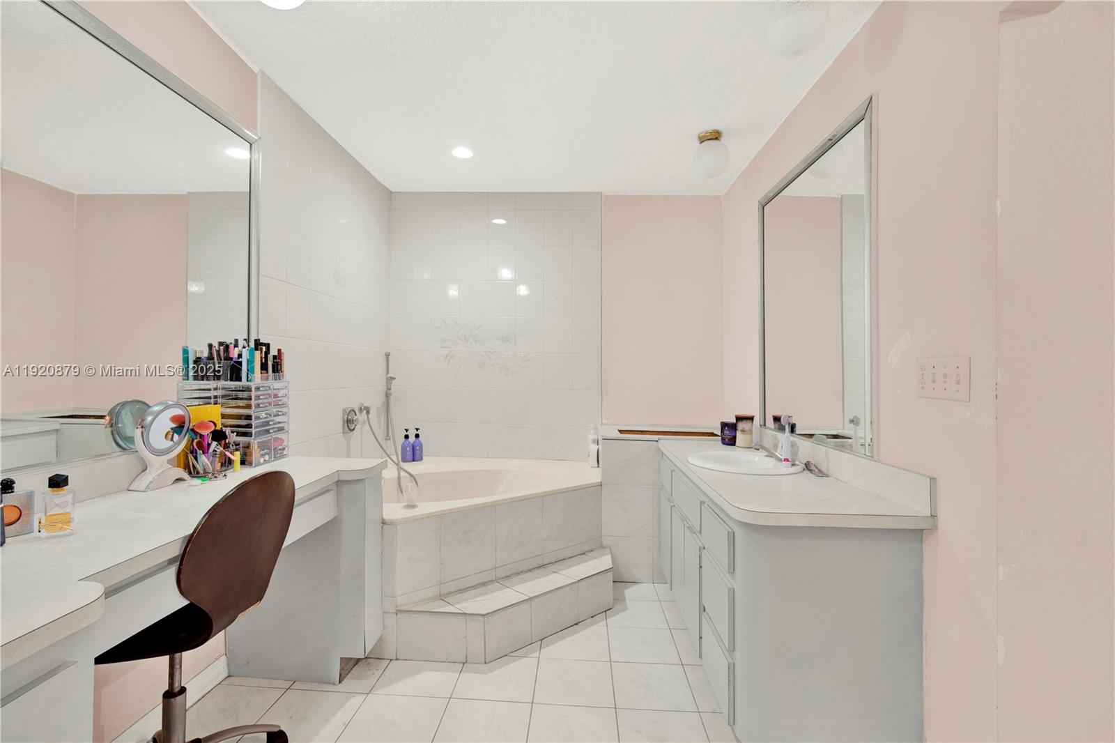 BISCADO ESTS SEC 1 - Residential