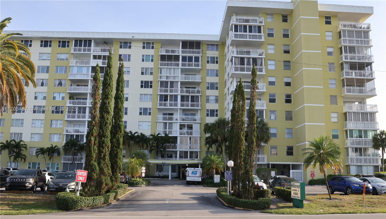 Property for Sale at 4400 Hillcrest Dr 604A, Hollywood, Broward County, Florida - Bedrooms: 1 
Bathrooms: 2  - $160,000