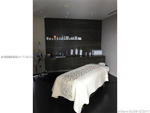 THE PORSCHE DESIGN - Residential Lease