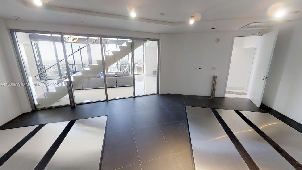 THE PORSCHE DESIGN - Residential Lease