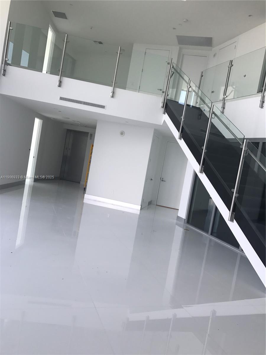 THE PORSCHE DESIGN - Residential Lease