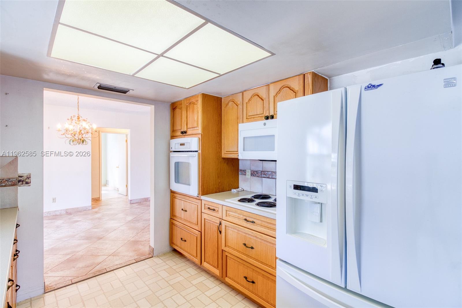 HOLLYWOOD HILLS - Residential