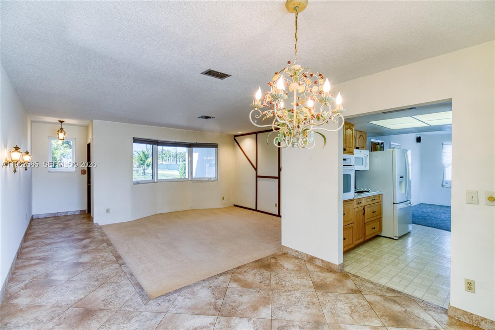 HOLLYWOOD HILLS - Residential