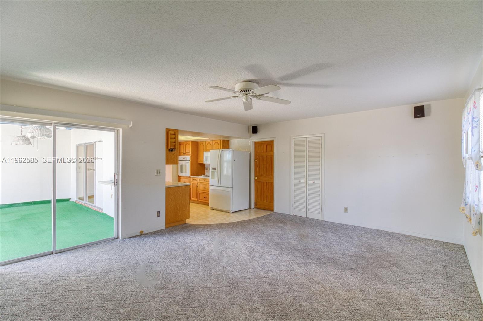 HOLLYWOOD HILLS - Residential