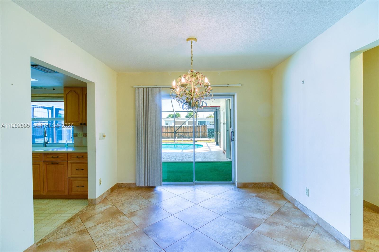 HOLLYWOOD HILLS - Residential