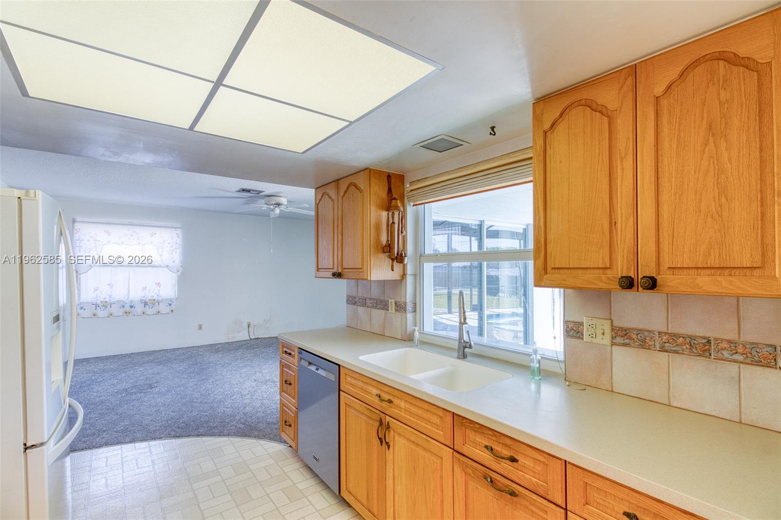 HOLLYWOOD HILLS - Residential