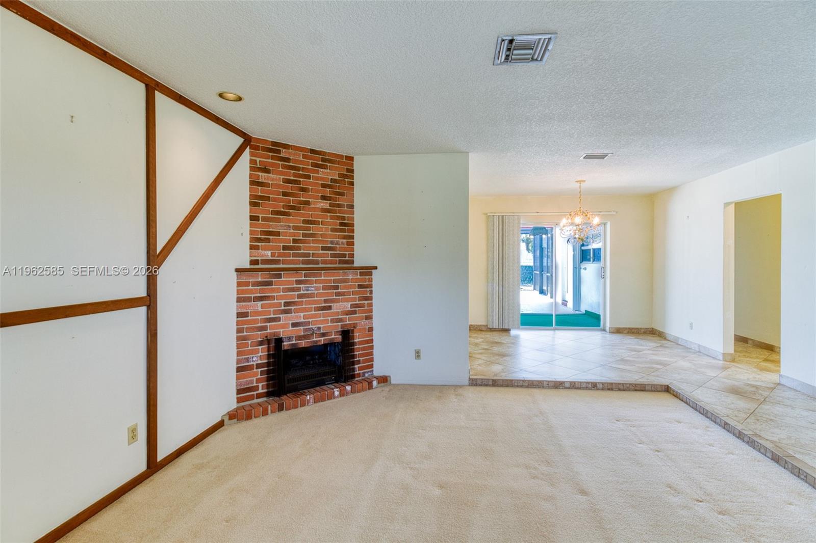 HOLLYWOOD HILLS - Residential