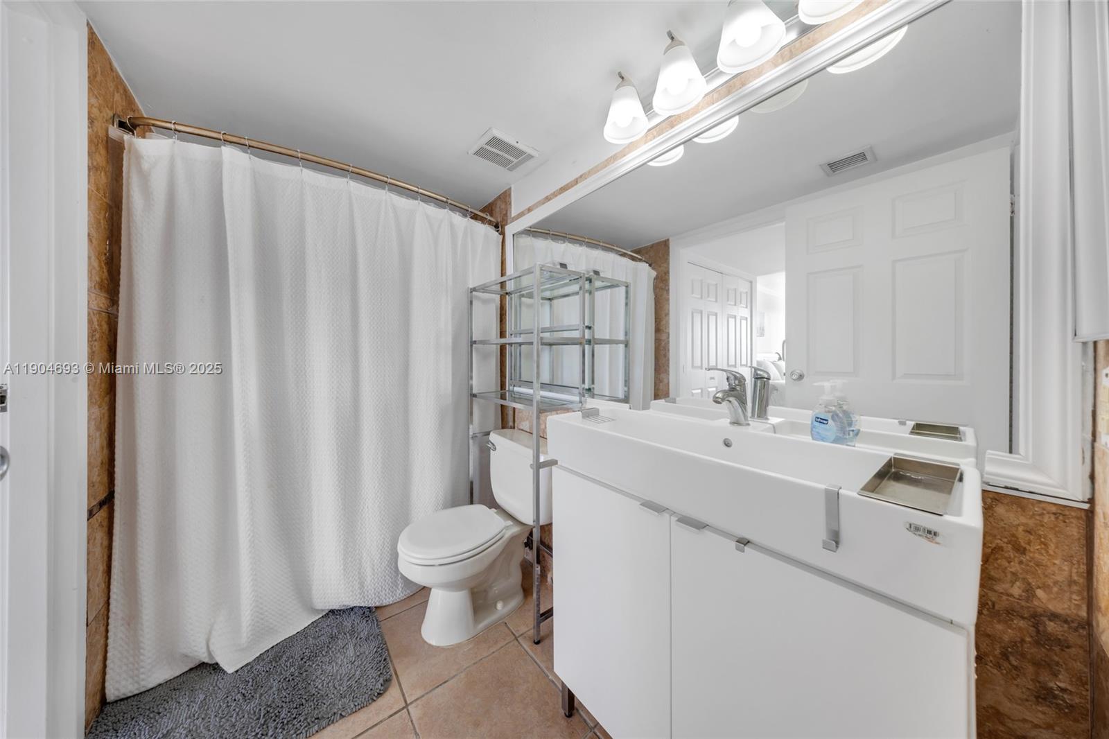 THE GRANDVIEW PALACE COND - Residential