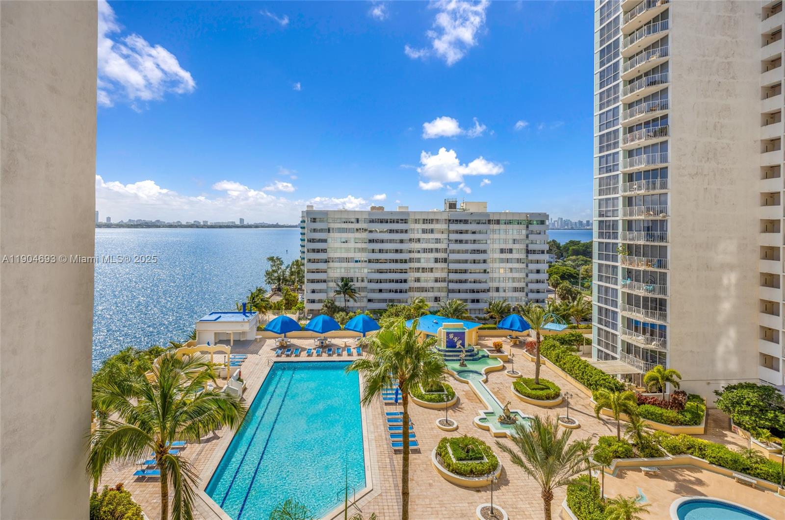 7601 E Treasure Dr 1021