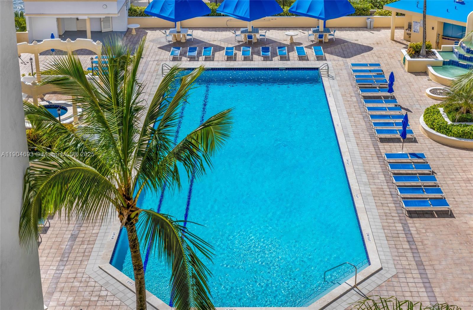 7601 E Treasure Dr 1021