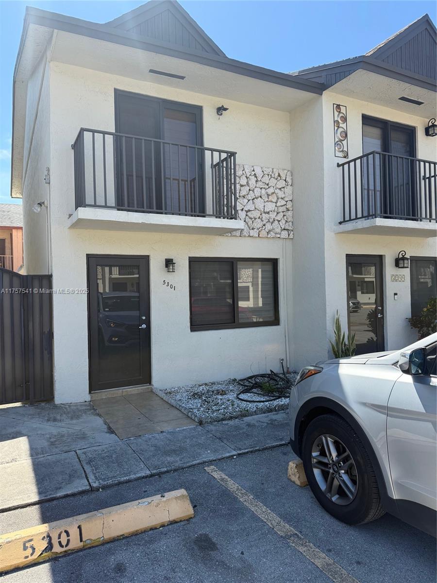 Rental Property at 5301 W 22nd Ct 5301, Hialeah, Miami-Dade County, Florida - Bedrooms: 2 
Bathrooms: 2  - $2,650 MO.