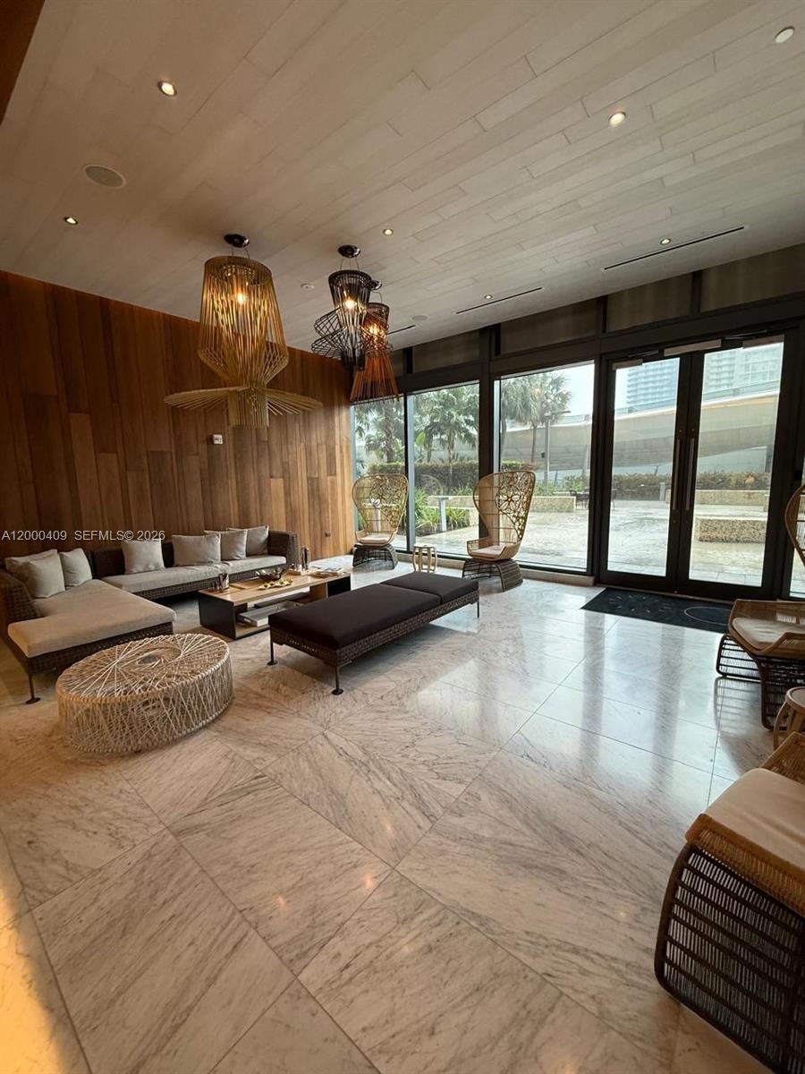 REACH CONDO - Residential Lease