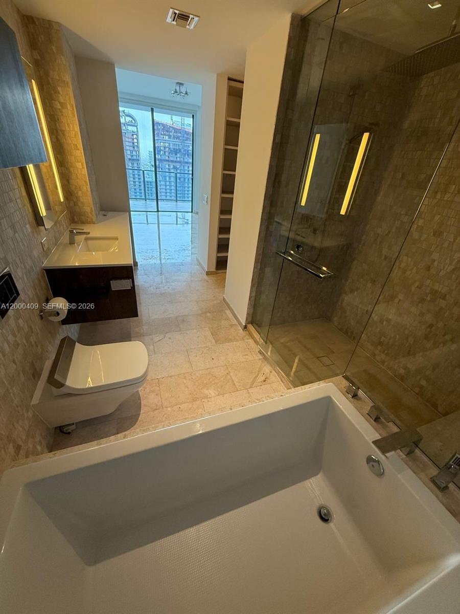 REACH CONDO - Residential Lease