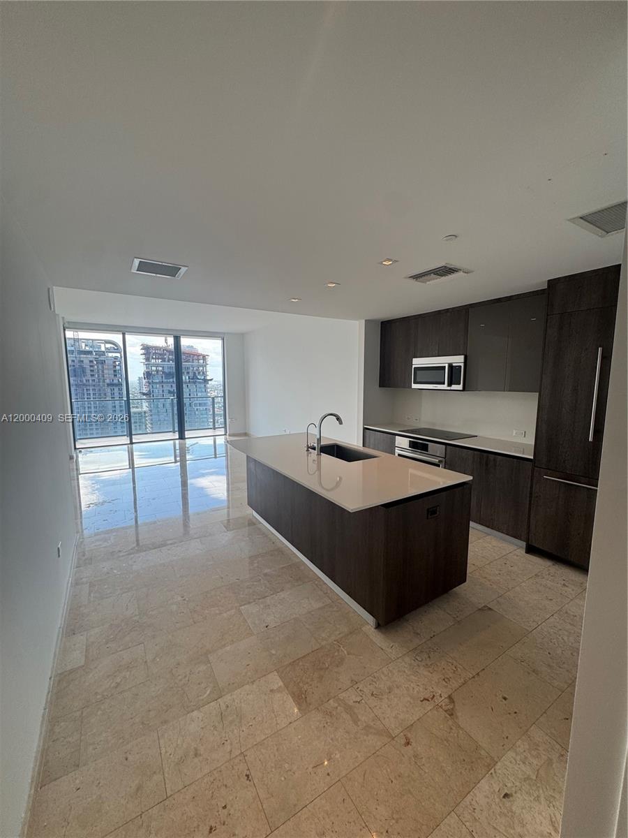 REACH CONDO - Residential Lease