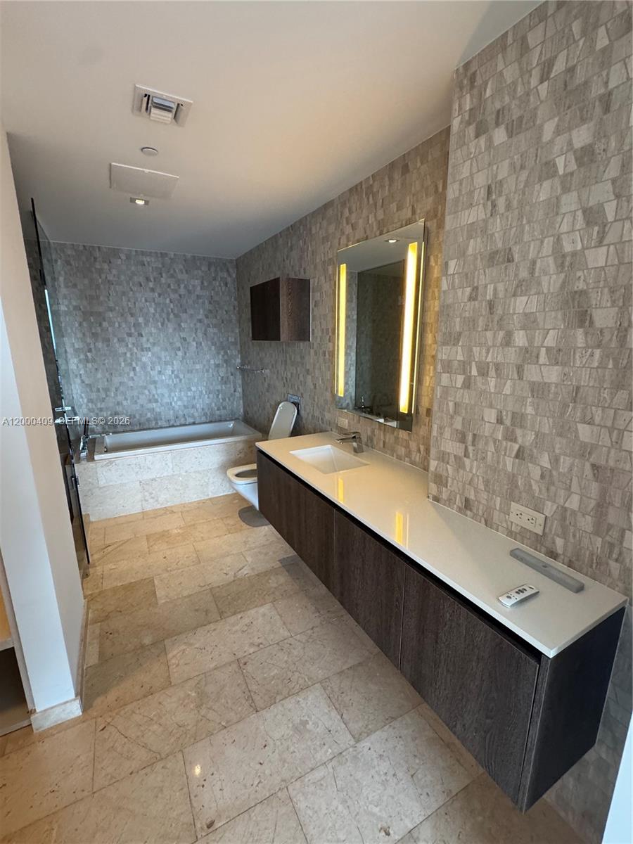 REACH CONDO - Residential Lease