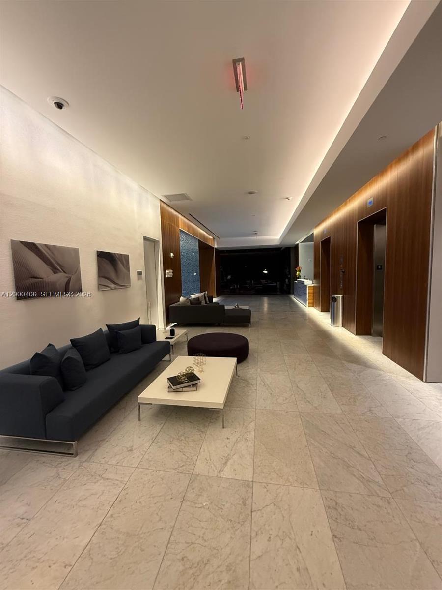 REACH CONDO - Residential Lease