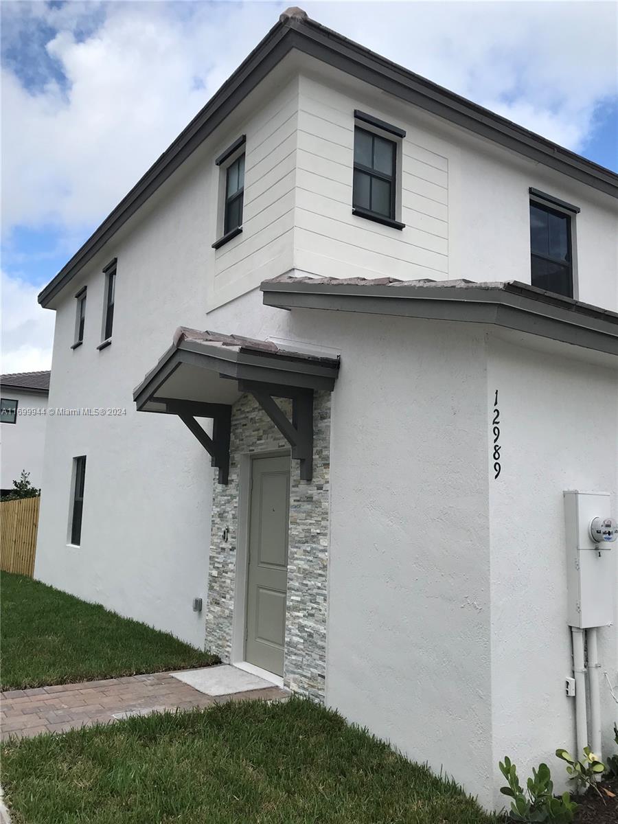 Rental Property at 12989 Sw 233rd Ter 12989, Miami, Broward County, Florida - Bedrooms: 3 
Bathrooms: 3  - $2,700 MO.