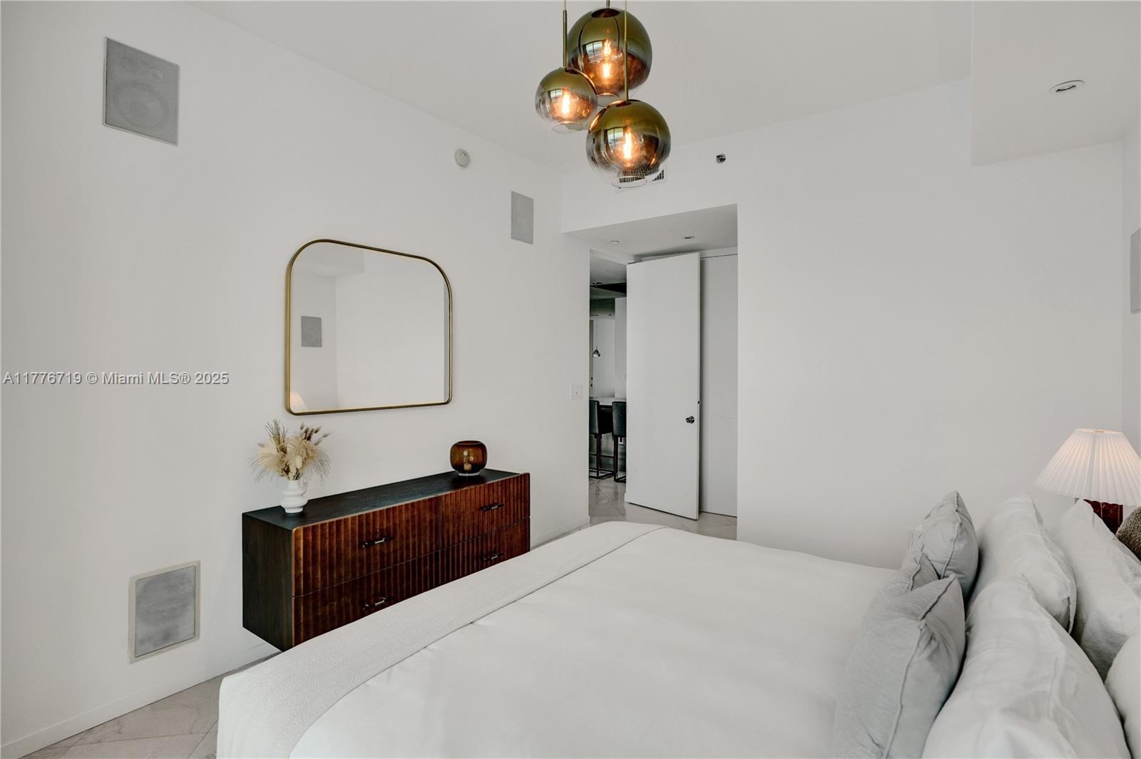 CONTINUUM ON SOUTH BEACH - Residential