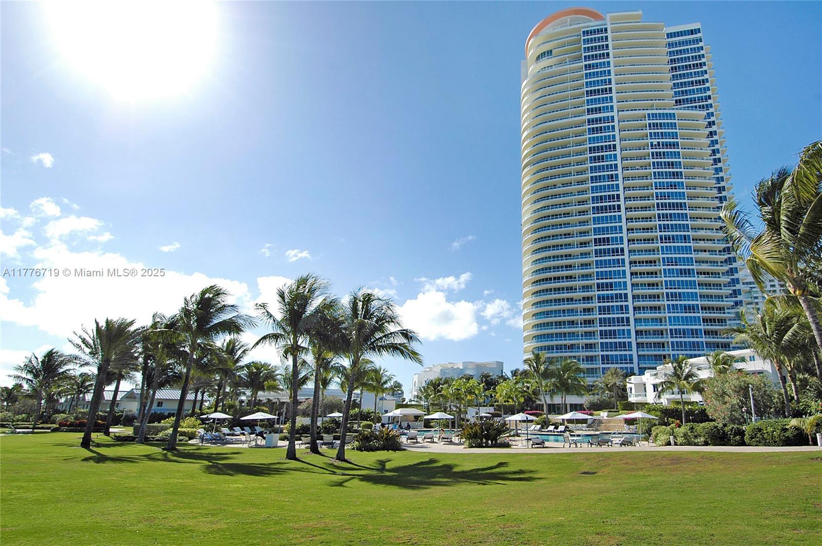 CONTINUUM ON SOUTH BEACH - Residential