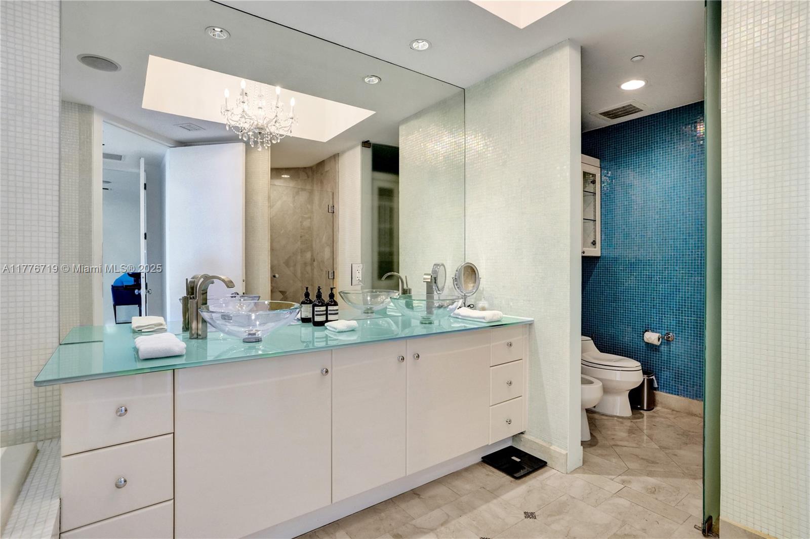 CONTINUUM ON SOUTH BEACH - Residential