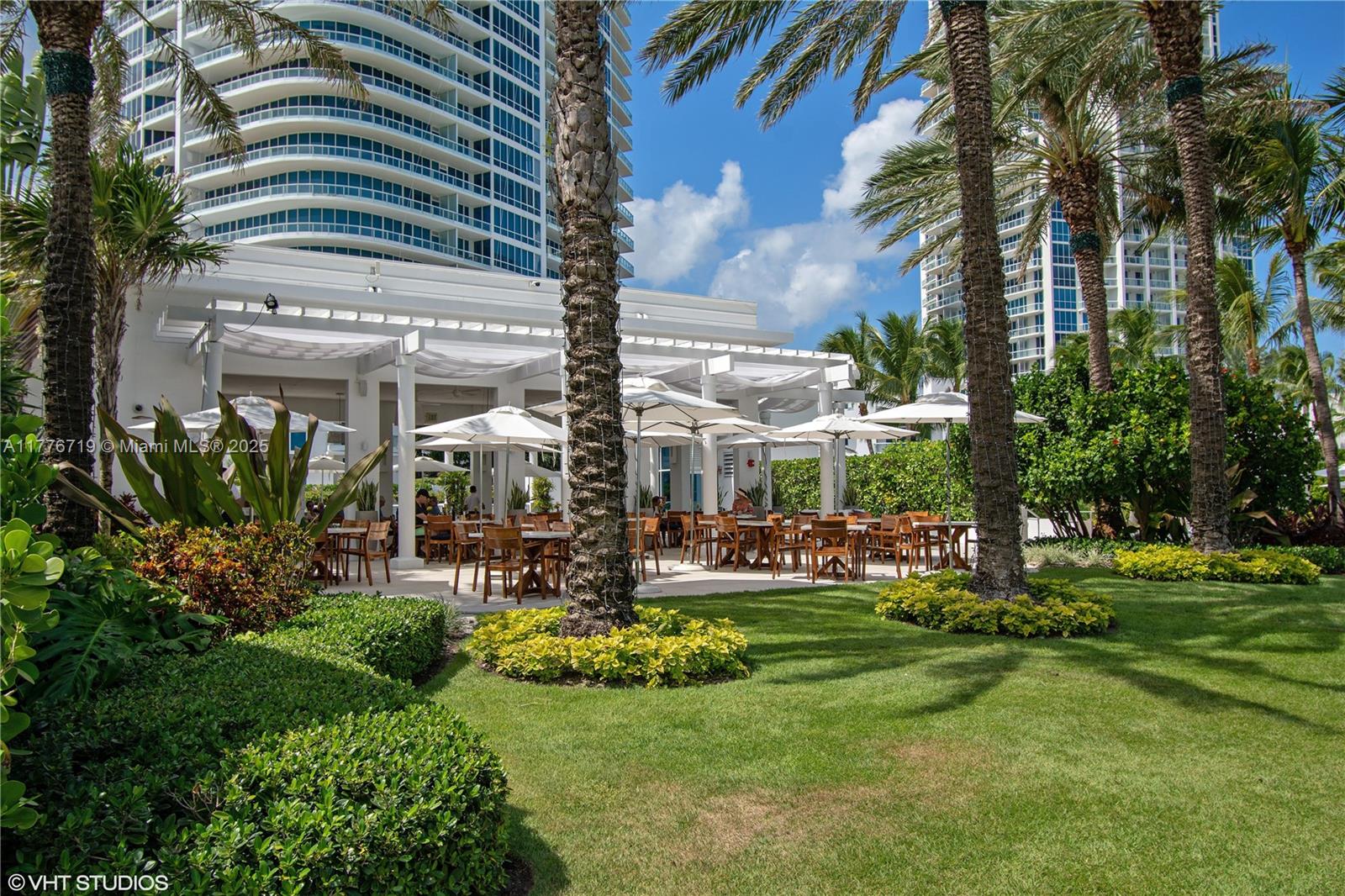 CONTINUUM ON SOUTH BEACH - Residential