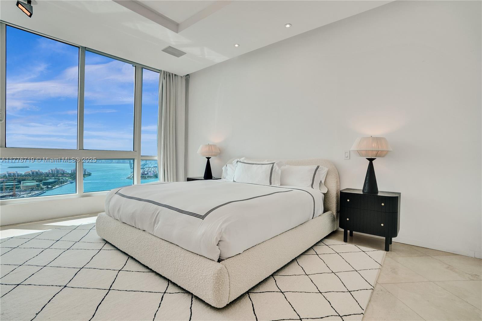 CONTINUUM ON SOUTH BEACH - Residential