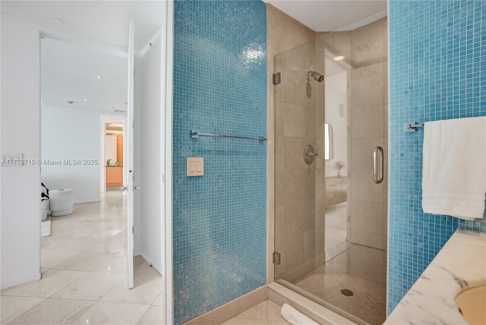 CONTINUUM ON SOUTH BEACH - Residential