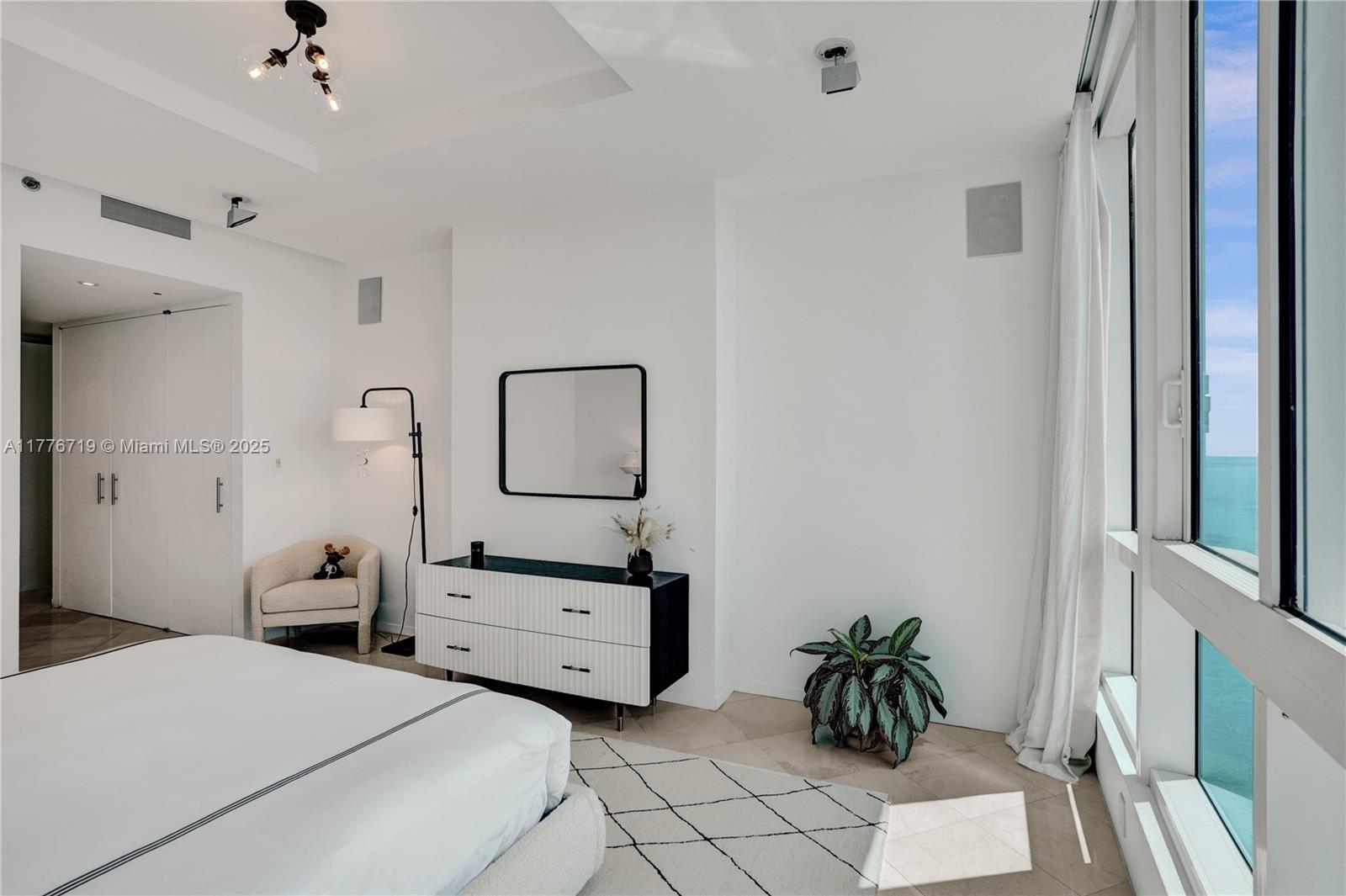 CONTINUUM ON SOUTH BEACH - Residential