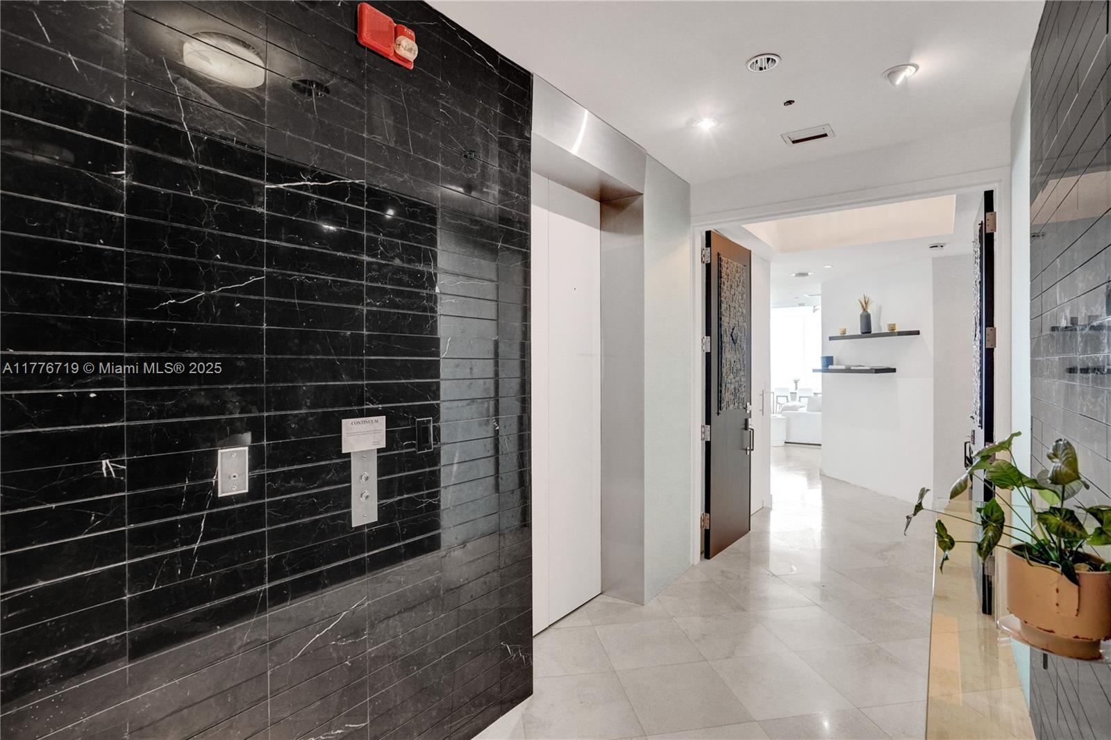 CONTINUUM ON SOUTH BEACH - Residential