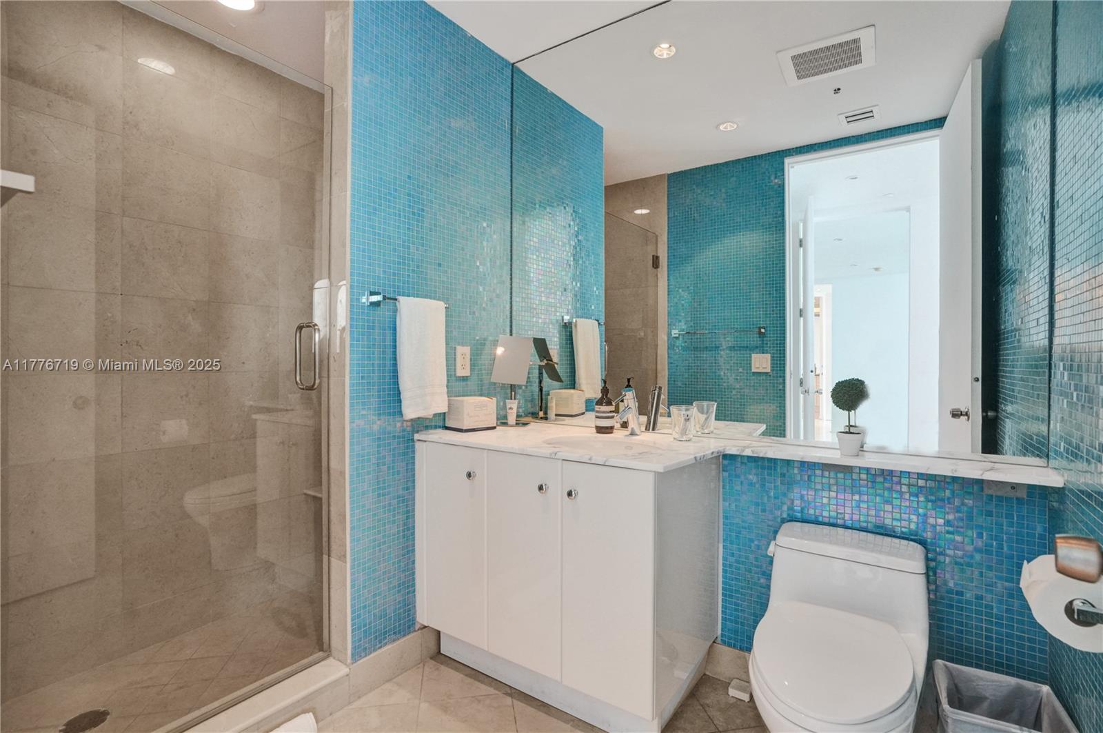 CONTINUUM ON SOUTH BEACH - Residential