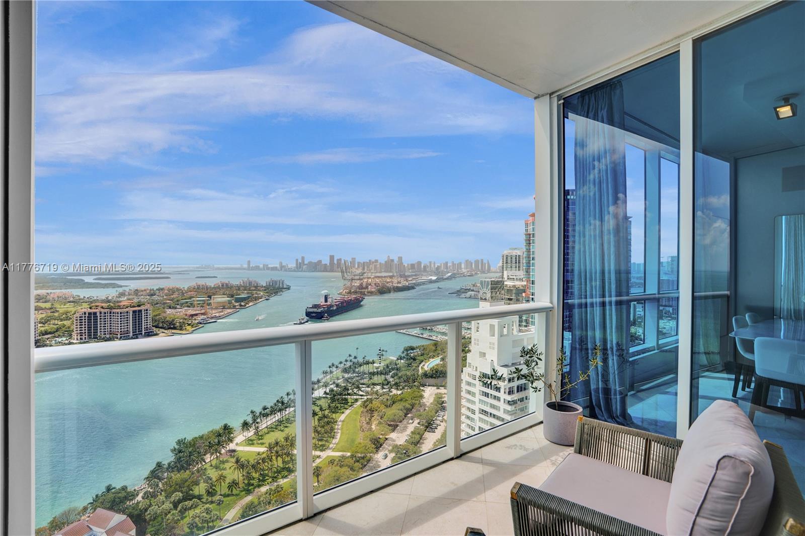 CONTINUUM ON SOUTH BEACH - Residential