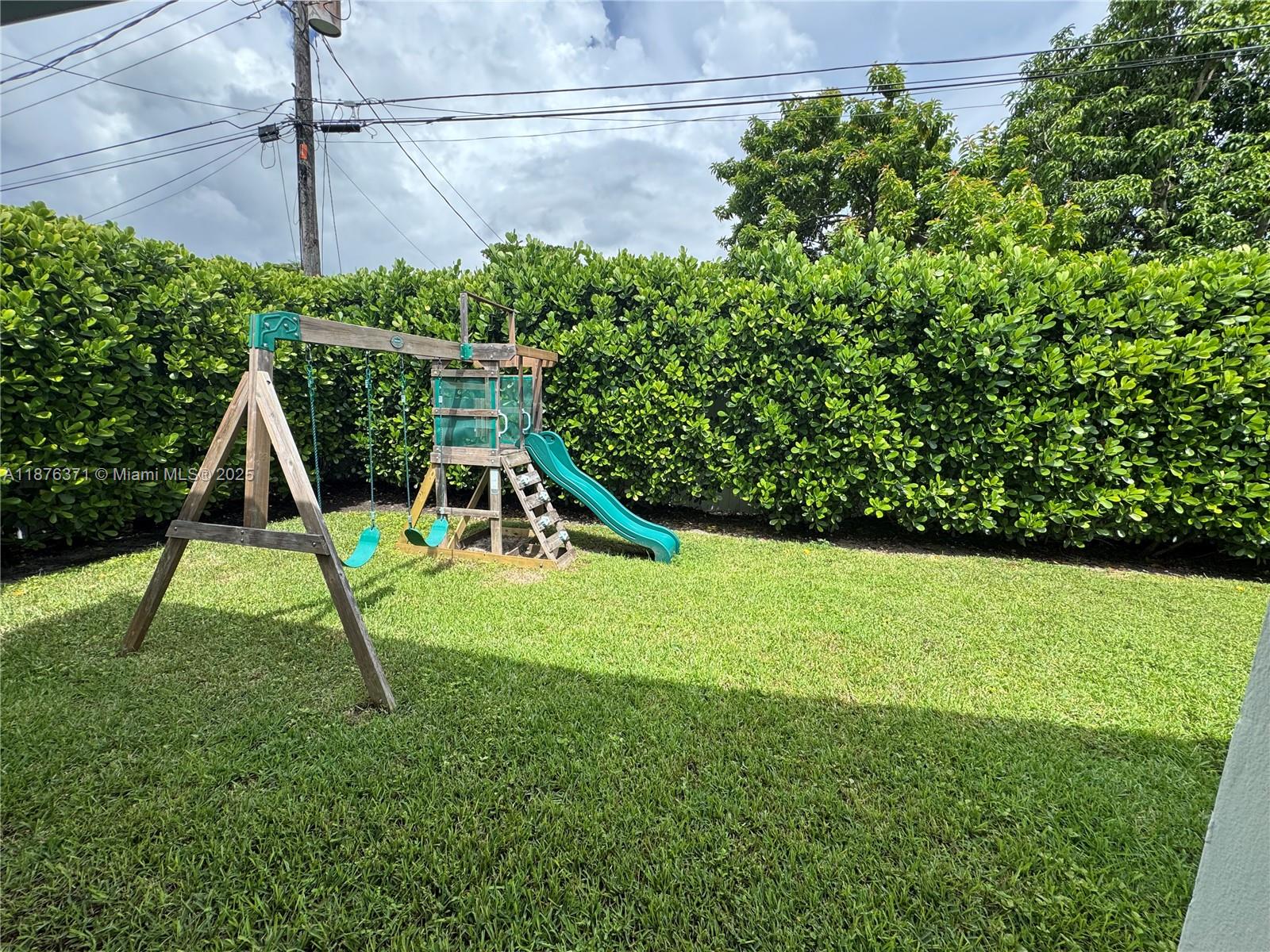 LEMLICH MANOR - Residential