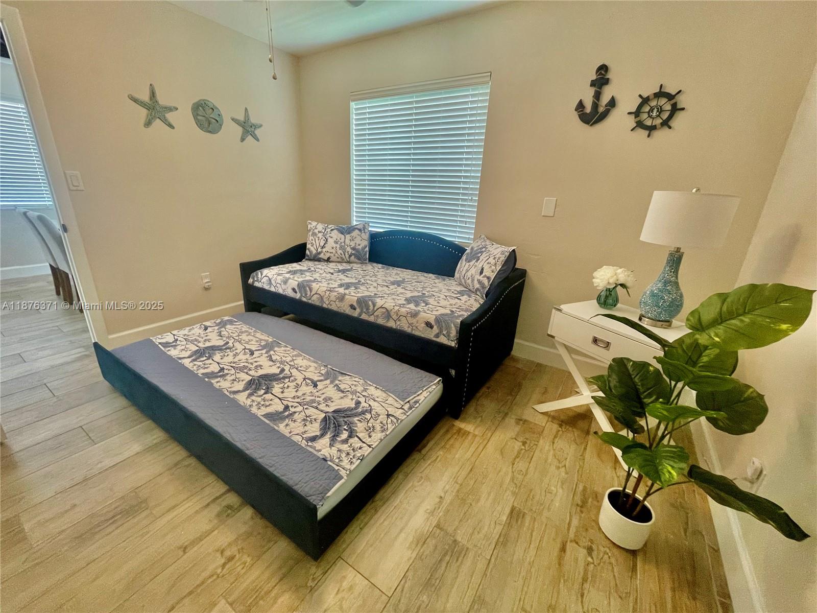 LEMLICH MANOR - Residential