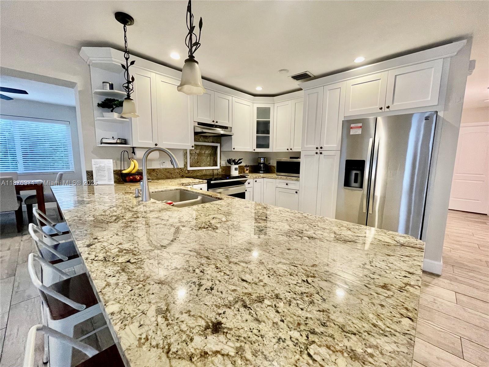 LEMLICH MANOR - Residential