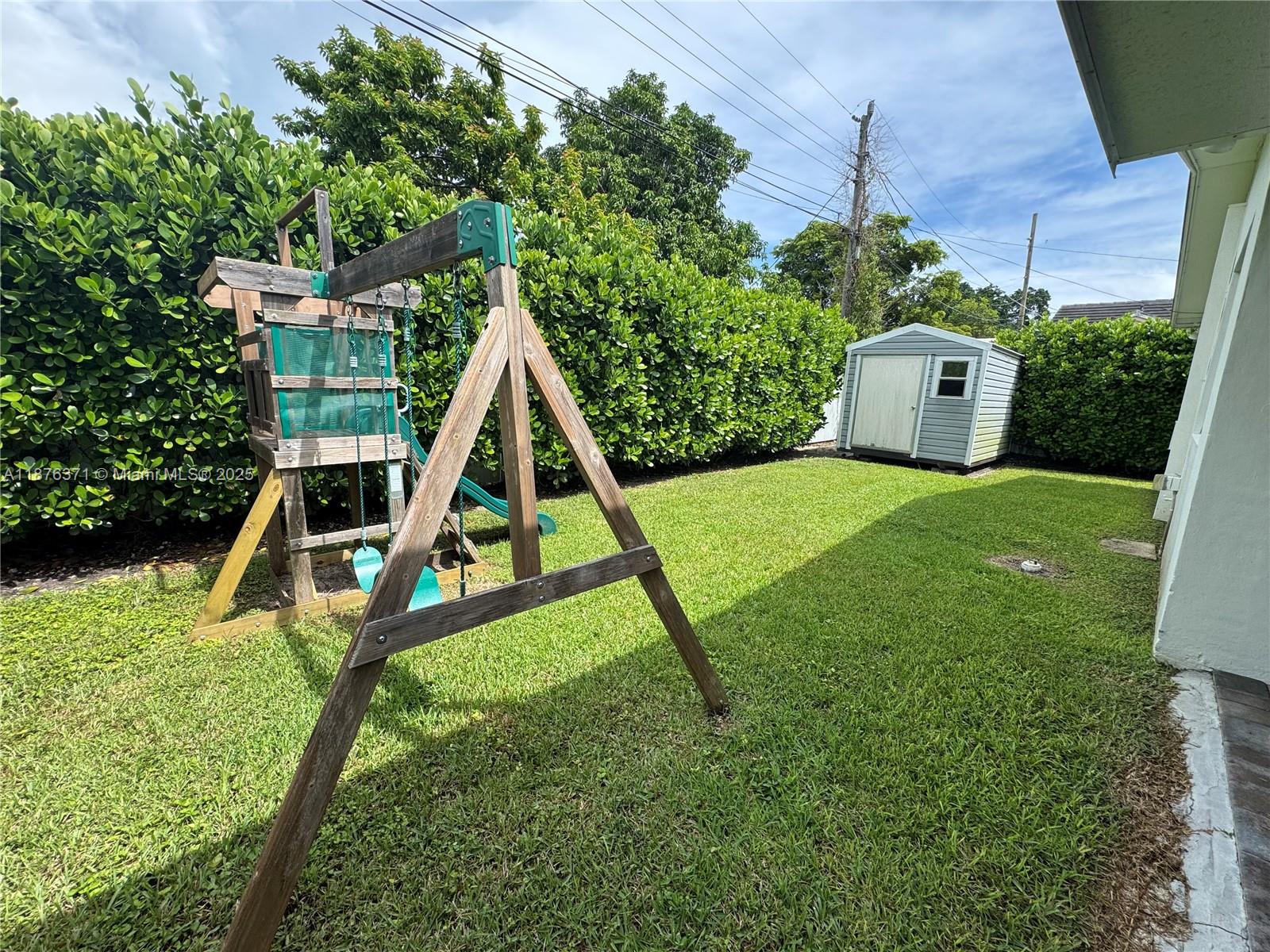 LEMLICH MANOR - Residential