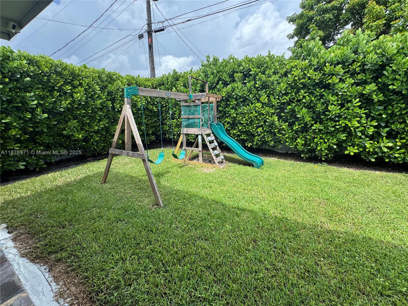 LEMLICH MANOR - Residential