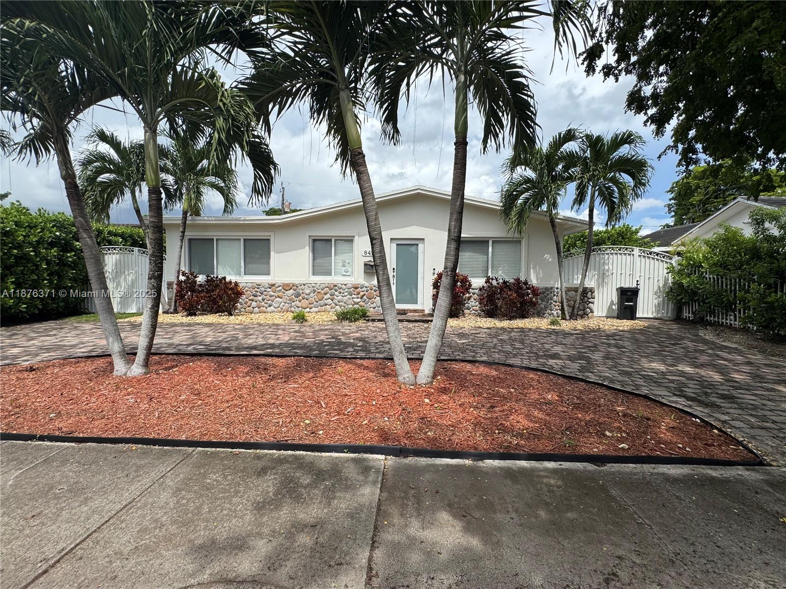 LEMLICH MANOR - Residential