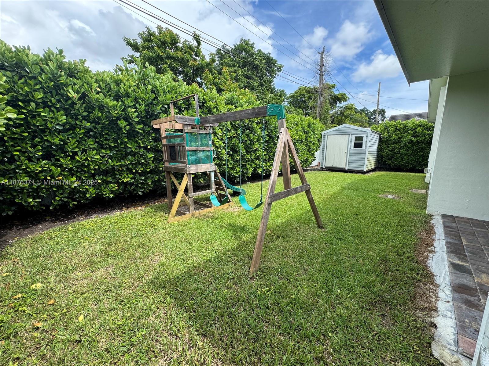 LEMLICH MANOR - Residential