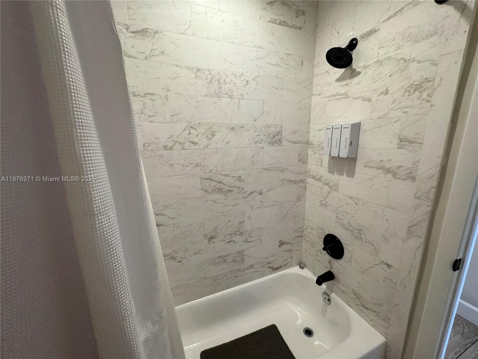 LEMLICH MANOR - Residential