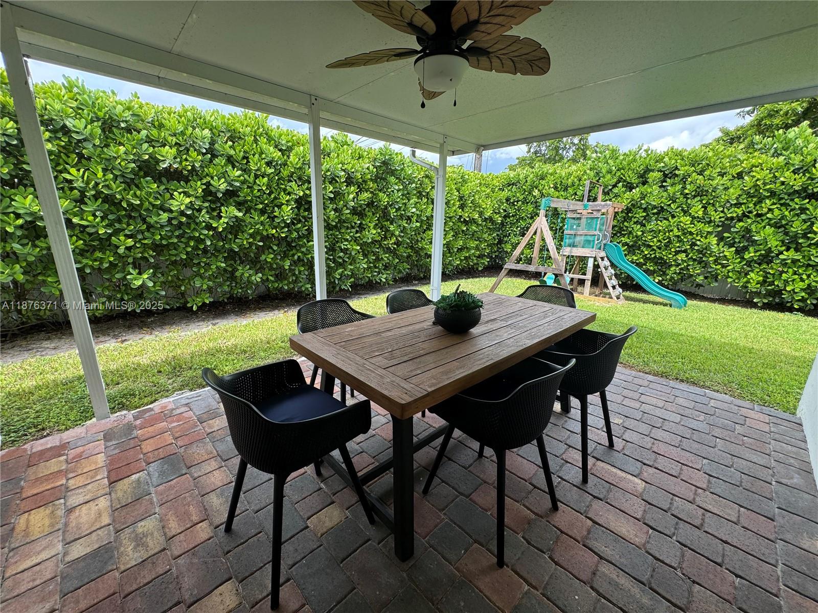 LEMLICH MANOR - Residential