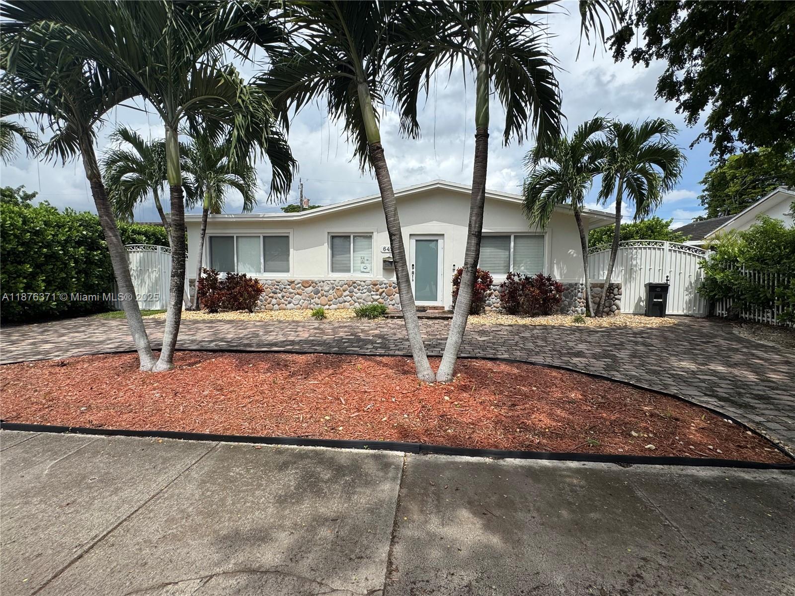 LEMLICH MANOR - Residential