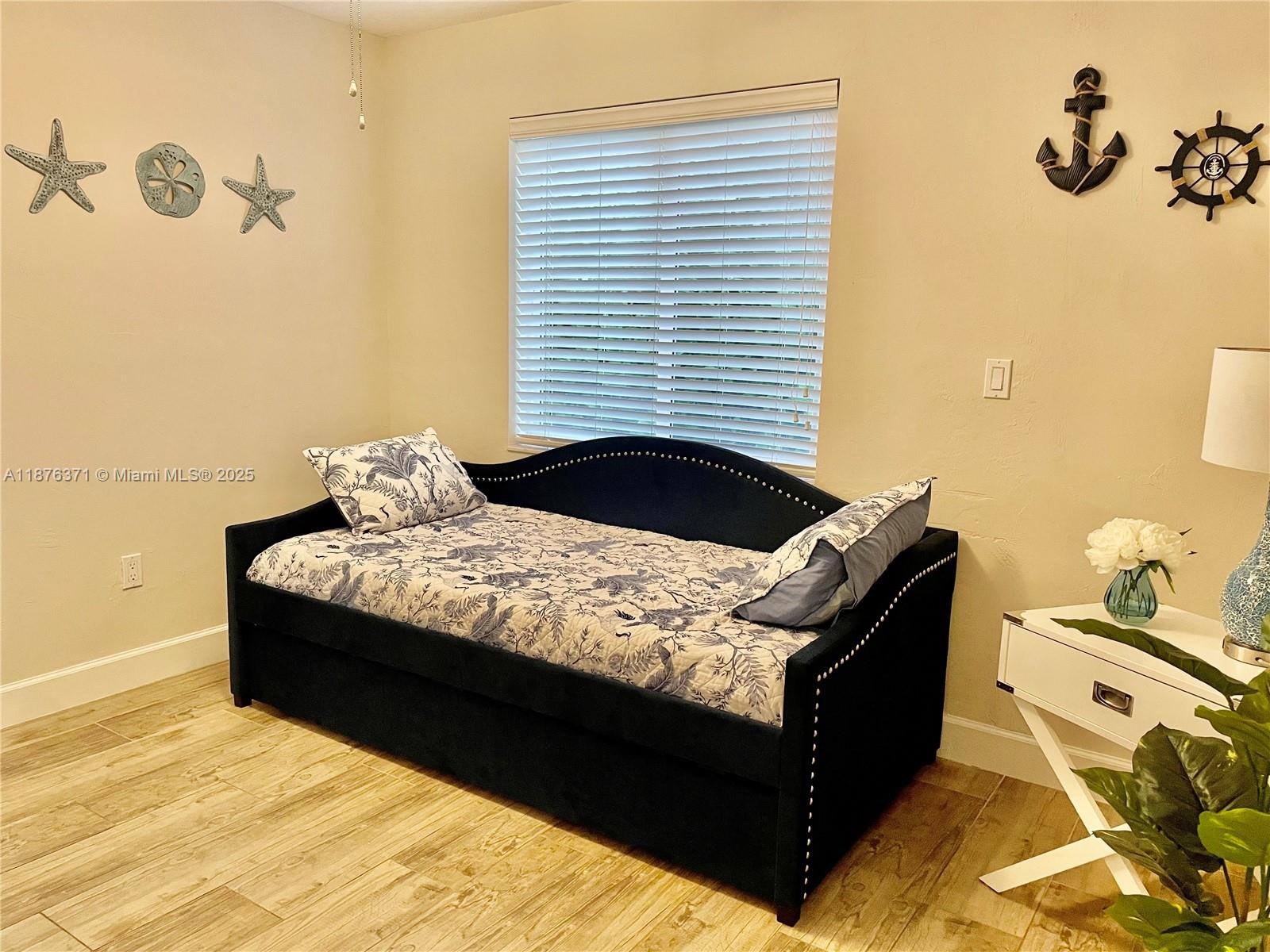 LEMLICH MANOR - Residential