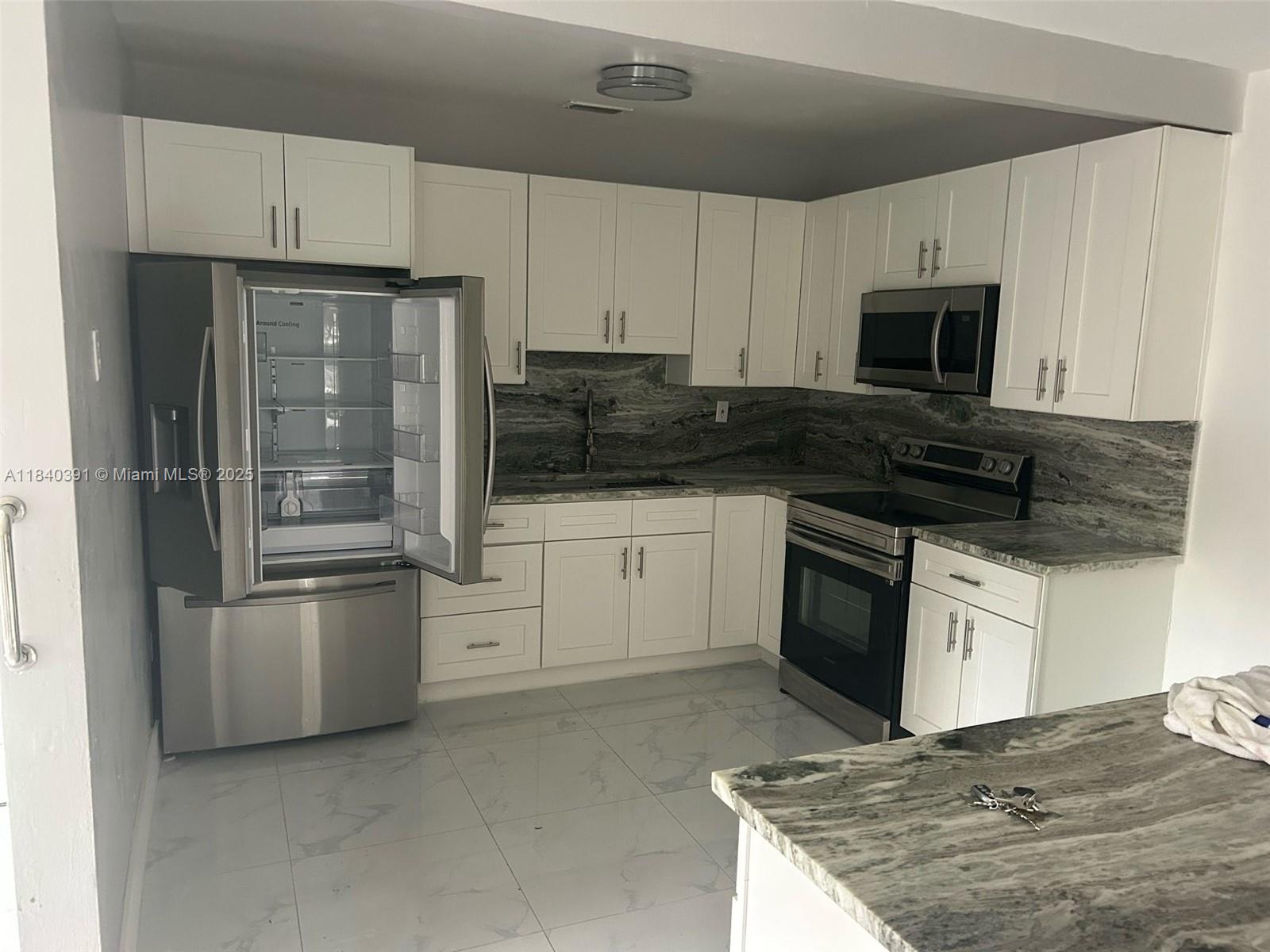 Remodeled Home! New floor, New Kitchen, New bathrooms