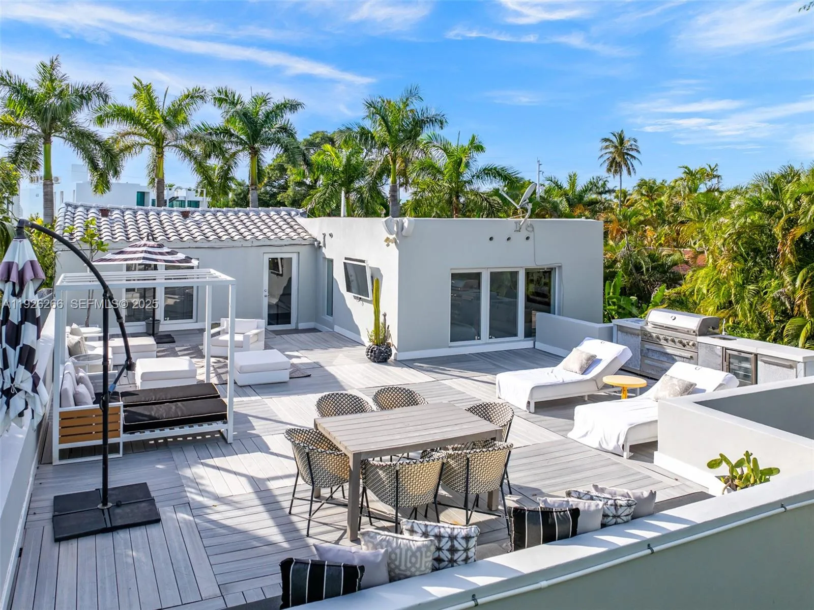 Miami Beach, Florida 33140, United States, 5 Bedrooms Bedrooms, ,7 BathroomsBathrooms,Residential,Active,255567