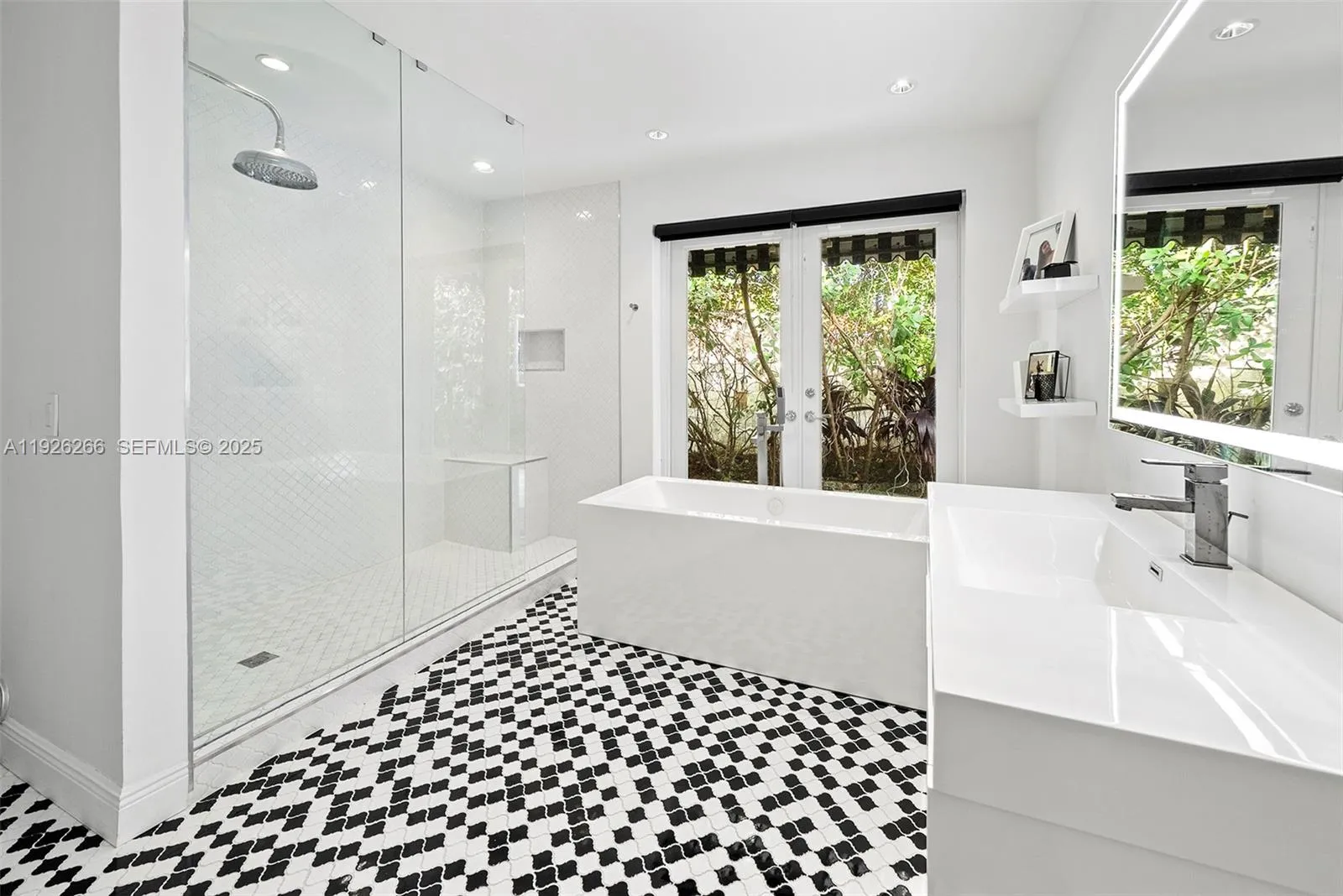 Miami Beach, Florida 33140, United States, 5 Bedrooms Bedrooms, ,7 BathroomsBathrooms,Residential,Active,255567