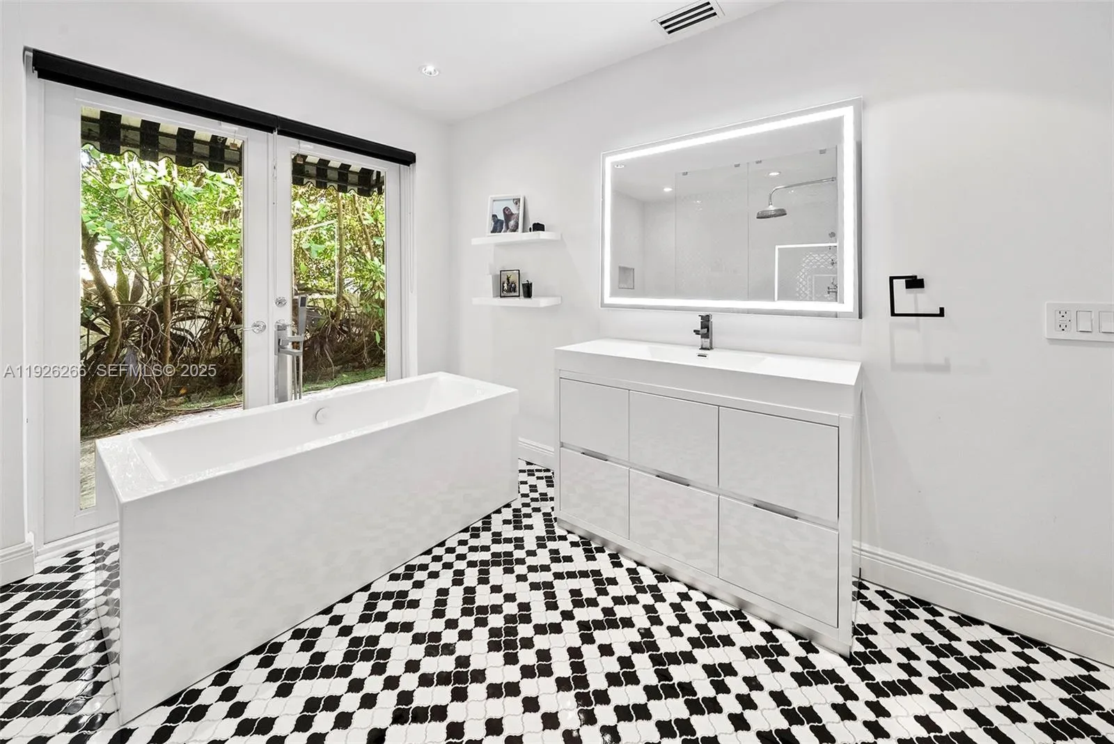 Miami Beach, Florida 33140, United States, 5 Bedrooms Bedrooms, ,7 BathroomsBathrooms,Residential,Active,255567