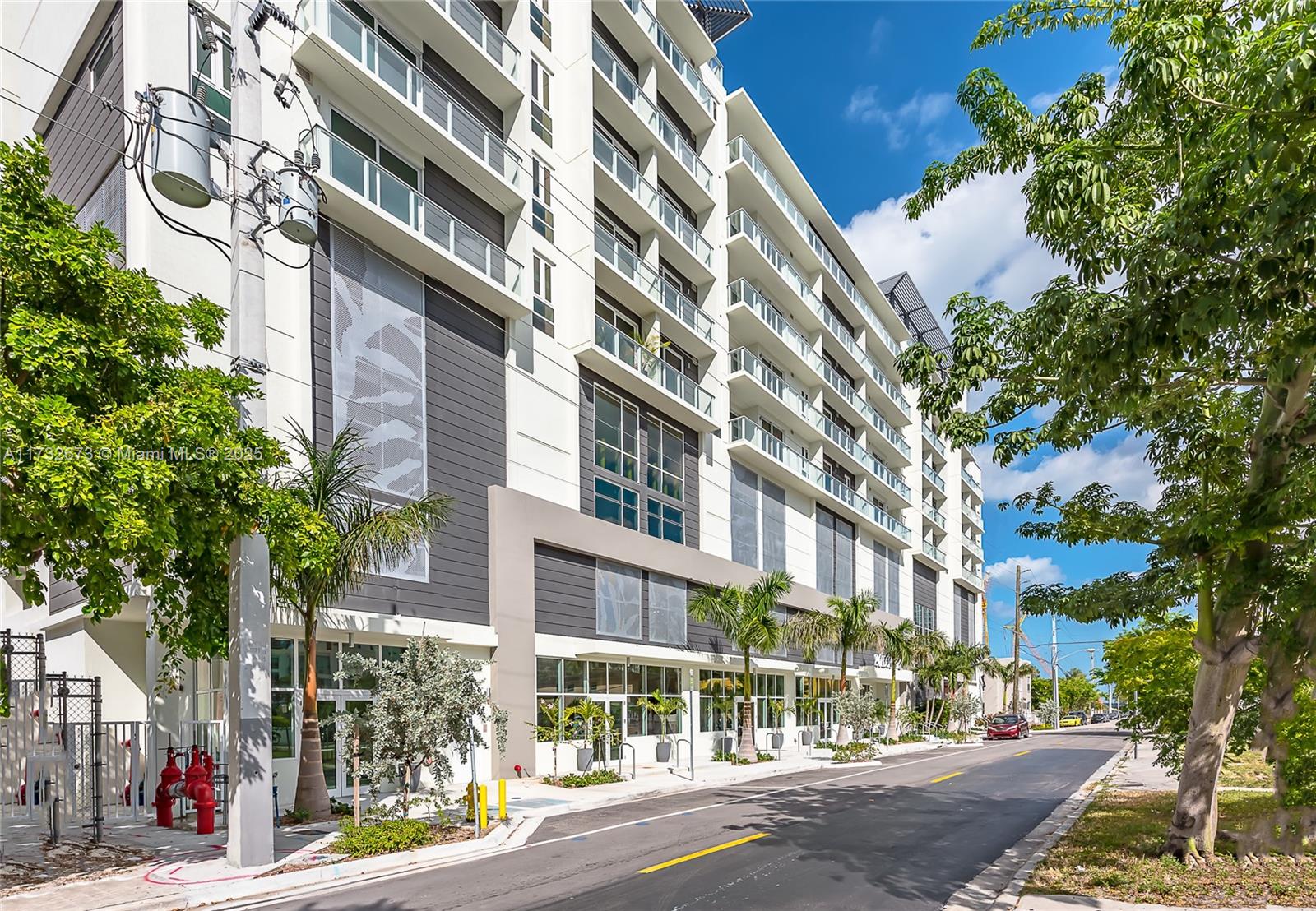 Excellent 1/1 bedroom unit available for immediate occupancy. 26 Edgewater offers stylish kitchens and bathrooms with a superb urban location steps away from Wynwood, Midtown and the Design district. The building also offers excellent amenities like a gym, a clubhouse, a rooftop pool, and an all-inclusive office complex. EZ to show and quick condo association approval for qualified applicants. Wont last, please call listing agent for showings.