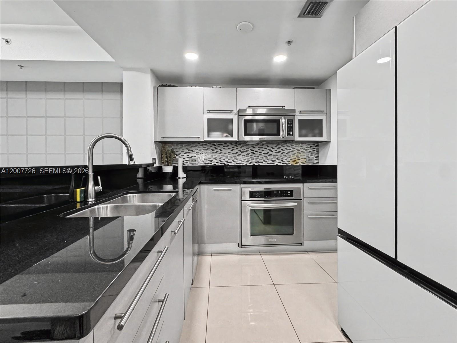 253 NE 2nd St 1003