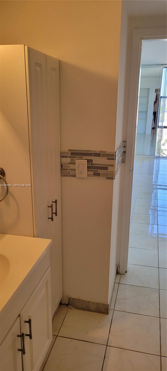 SAILBOAT CAY CONDO - Residential